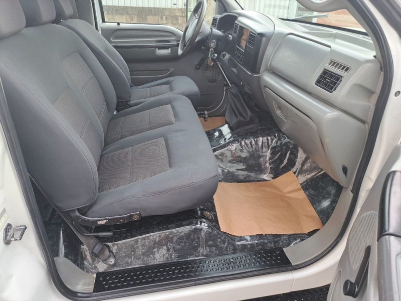 Ford F-350 3.9 TURBO INTERCOOLER DIESEL 2P MANUAL 2004/2005 CAMINHÕES & CAMIONETAS PASSO FUNDO / Carros no Vale