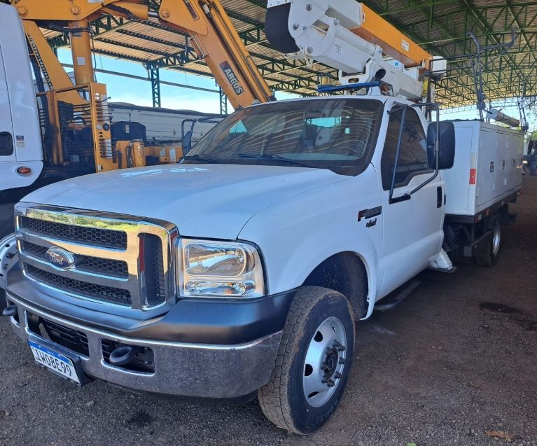 Ford F 4000 F-4000 4×4 2p Cesto Aéreo 2015/2015 CAMINHÕES & CAMIONETAS PASSO FUNDO / Carros no Vale