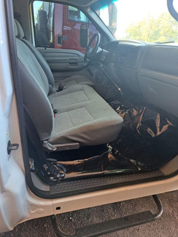 Ford F 4000 F-4000 4×4 2p Cesto Aéreo 2015/2015 CAMINHÕES & CAMIONETAS PASSO FUNDO / Carros no Vale