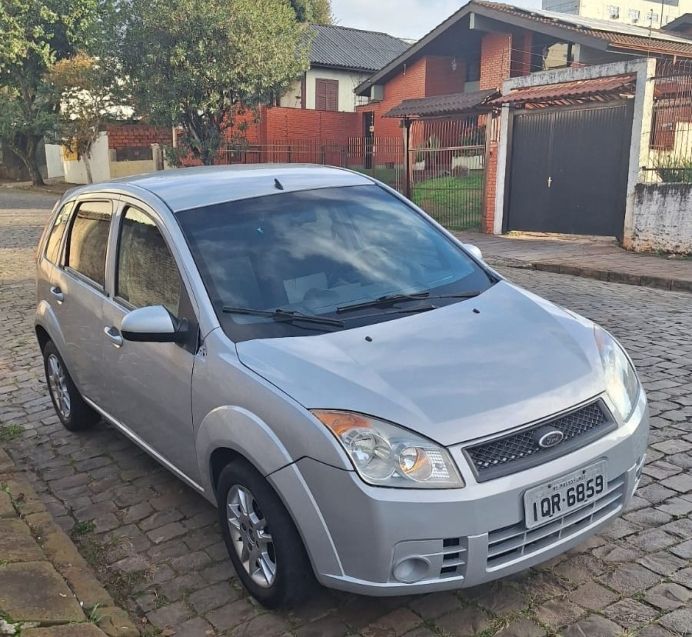 Ford FIESTA 1.0 MPI HATCH 8V FLEX 4P MANUAL 2009/2010 CAMINHÕES & CAMIONETAS PASSO FUNDO / Carros no Vale