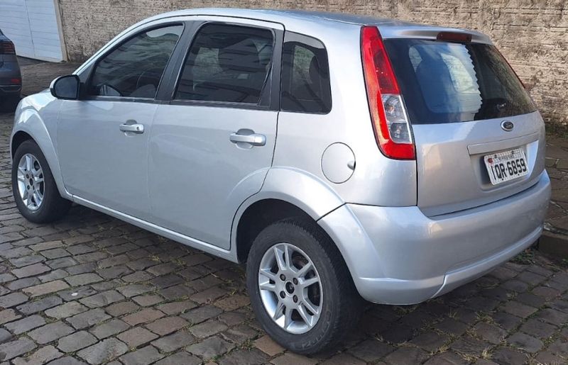Ford FIESTA 1.0 MPI HATCH 8V FLEX 4P MANUAL 2009/2010 CAMINHÕES & CAMIONETAS PASSO FUNDO / Carros no Vale