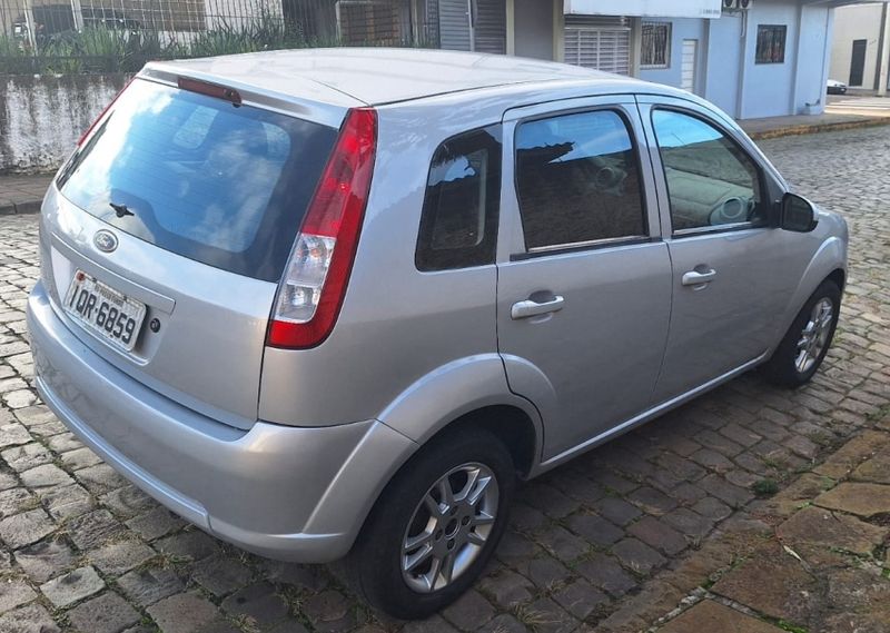 Ford FIESTA 1.0 MPI HATCH 8V FLEX 4P MANUAL 2009/2010 CAMINHÕES & CAMIONETAS PASSO FUNDO / Carros no Vale