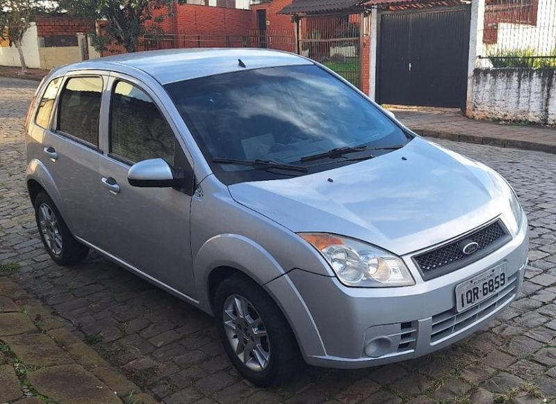 Ford FIESTA 1.0 MPI HATCH 8V FLEX 4P MANUAL 2009/2010 CAMINHÕES & CAMIONETAS PASSO FUNDO / Carros no Vale