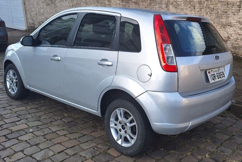 Ford FIESTA 1.0 MPI HATCH 8V FLEX 4P MANUAL 2009/2010 CAMINHÕES & CAMIONETAS PASSO FUNDO / Carros no Vale