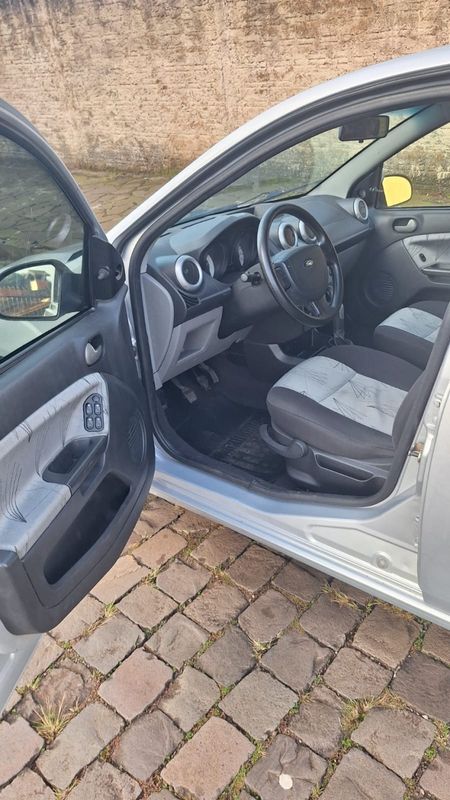 Ford FIESTA 1.0 MPI HATCH 8V FLEX 4P MANUAL 2009/2010 CAMINHÕES & CAMIONETAS PASSO FUNDO / Carros no Vale