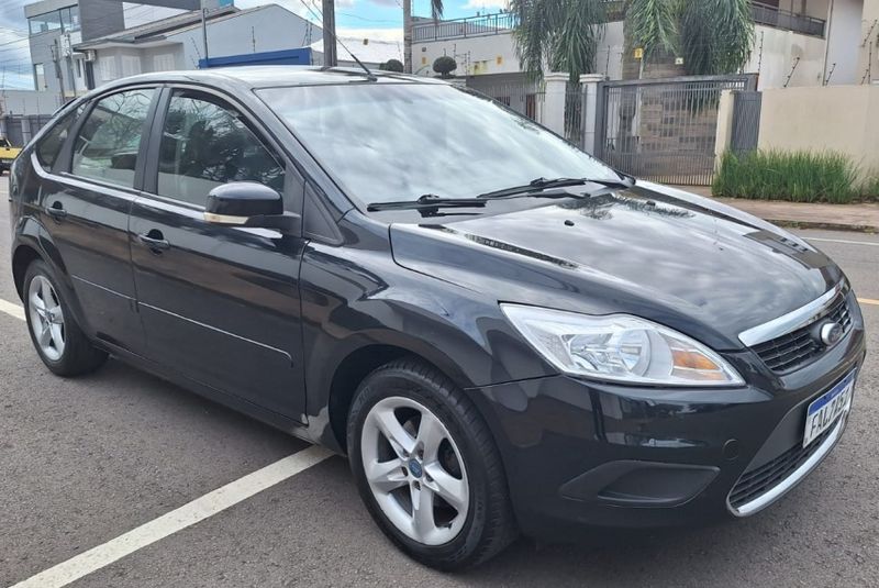 Ford FOCUS 1.6 GL 8V FLEX 4P MANUAL 2011/2012 CAMINHÕES & CAMIONETAS PASSO FUNDO / Carros no Vale