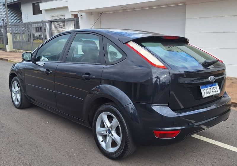 Ford FOCUS 1.6 GL 8V FLEX 4P MANUAL 2011/2012 CAMINHÕES & CAMIONETAS PASSO FUNDO / Carros no Vale