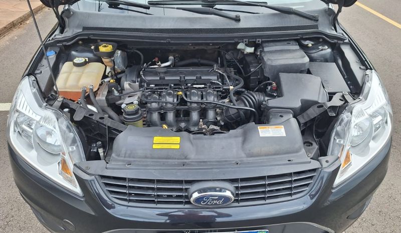 Ford FOCUS 1.6 GL 8V FLEX 4P MANUAL 2011/2012 CAMINHÕES & CAMIONETAS PASSO FUNDO / Carros no Vale