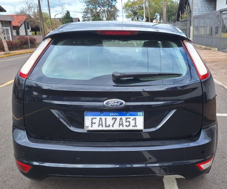 Ford FOCUS 1.6 GL 8V FLEX 4P MANUAL 2011/2012 CAMINHÕES & CAMIONETAS PASSO FUNDO / Carros no Vale