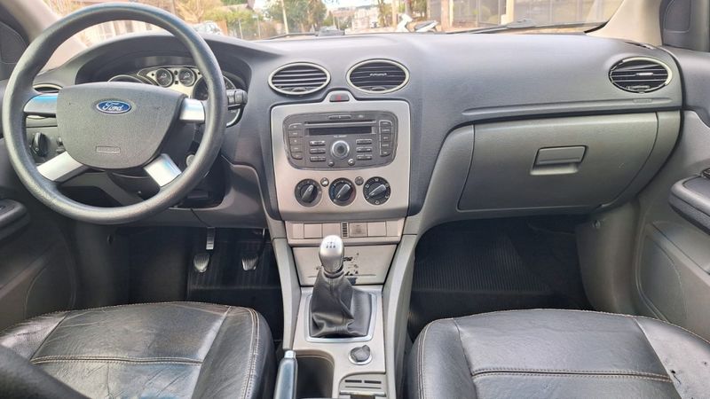 Ford FOCUS 1.6 GL 8V FLEX 4P MANUAL 2011/2012 CAMINHÕES & CAMIONETAS PASSO FUNDO / Carros no Vale