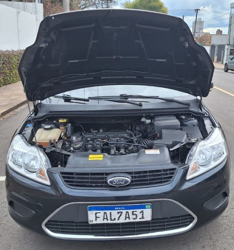 Ford FOCUS 1.6 GL 8V FLEX 4P MANUAL 2011/2012 CAMINHÕES & CAMIONETAS PASSO FUNDO / Carros no Vale