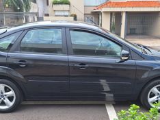 Ford FOCUS 1.6 GL 8V FLEX 4P MANUAL 2011/2012 CAMINHÕES & CAMIONETAS PASSO FUNDO / Carros no Vale