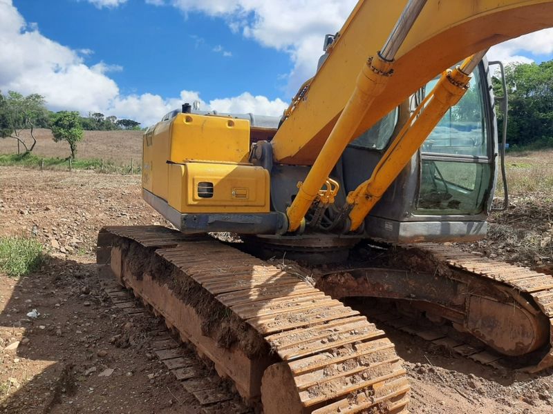 Hyundai ESCAVADEIRA 250LC-7 Hyundau 210 LC-7 2008/2008 CAMINHÕES & CAMIONETAS PASSO FUNDO / Carros no Vale