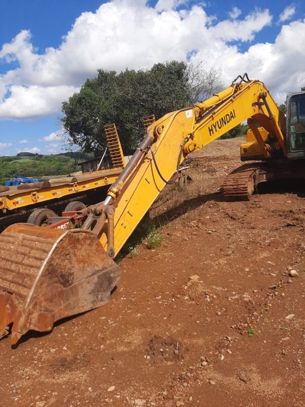 Hyundai ESCAVADEIRA 250LC-7 Hyundau 210 LC-7 2008/2008 CAMINHÕES & CAMIONETAS PASSO FUNDO / Carros no Vale