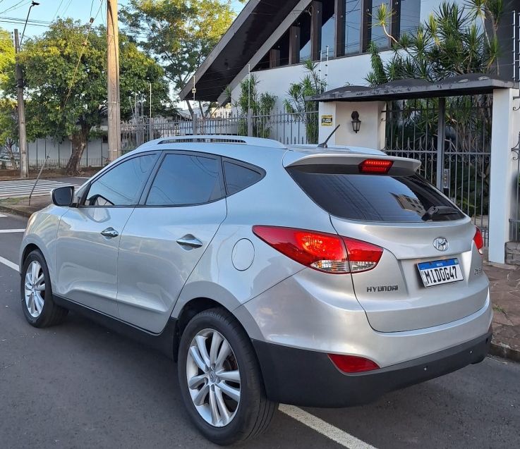 Hyundai IX35 2.0 MPFI GLS 4X2 16V GASOLINA 4P AUTOMÁTICO 2010/2011 CAMINHÕES & CAMIONETAS PASSO FUNDO / Carros no Vale