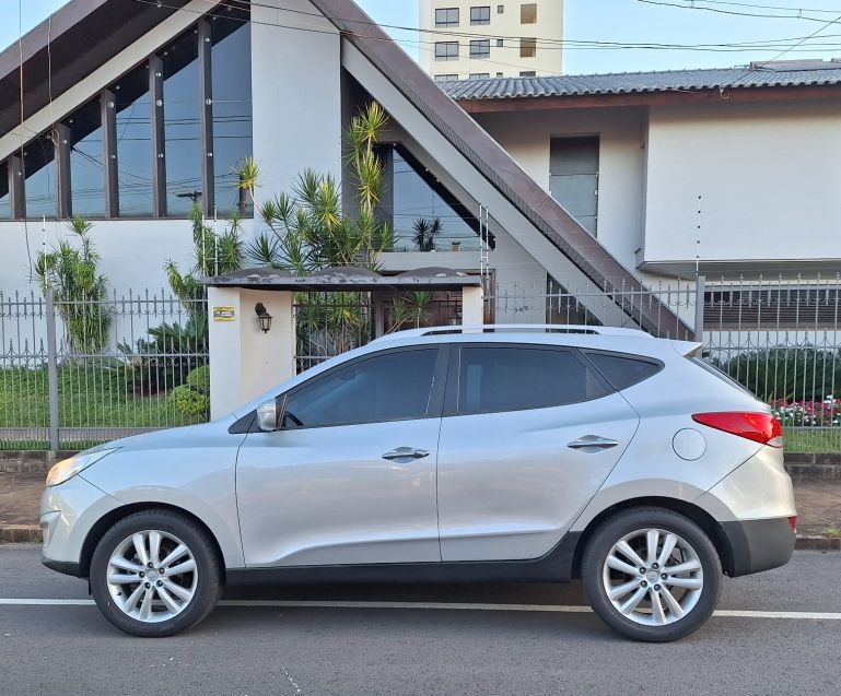 Hyundai IX35 2.0 MPFI GLS 4X2 16V GASOLINA 4P AUTOMÁTICO 2010/2011 CAMINHÕES & CAMIONETAS PASSO FUNDO / Carros no Vale