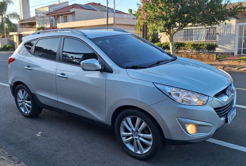 Hyundai IX35 2.0 MPFI GLS 4X2 16V GASOLINA 4P AUTOMÁTICO 2010/2011 CAMINHÕES & CAMIONETAS PASSO FUNDO / Carros no Vale