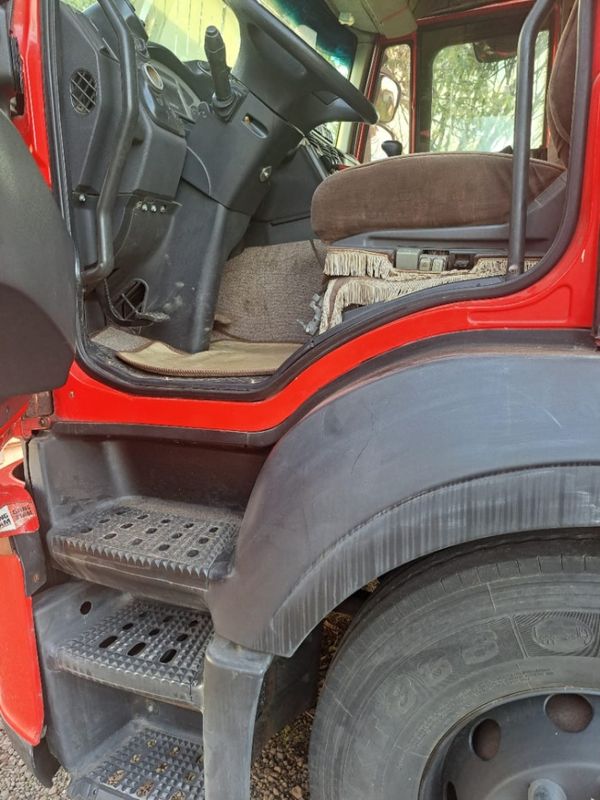 Iveco Stralis HD 490-S42T 2p 2008/2009 CAMINHÕES & CAMIONETAS PASSO FUNDO / Carros no Vale