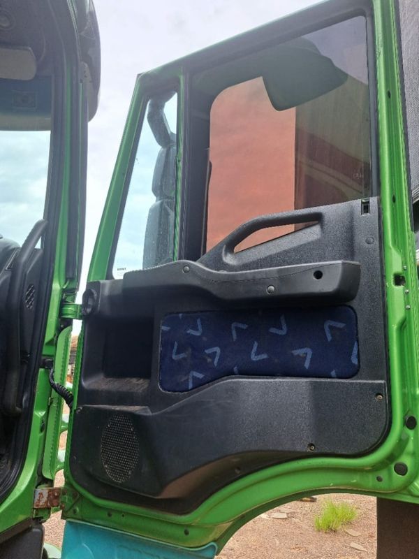 Iveco Stralis NR 570-S41T 3-Eixos 2010/2010 CAMINHÕES & CAMIONETAS PASSO FUNDO / Carros no Vale