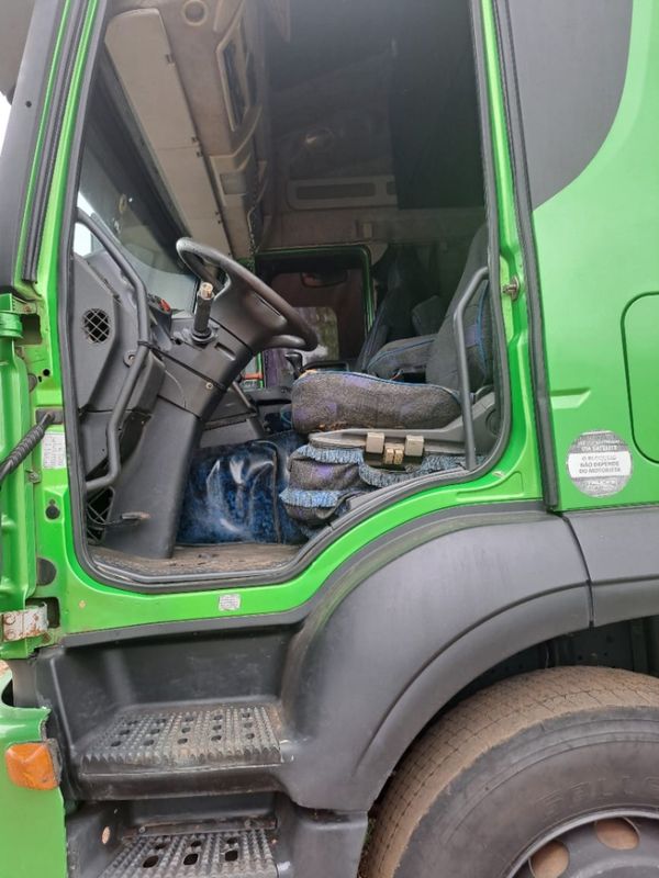 Iveco Stralis NR 570-S41T 3-Eixos 2010/2010 CAMINHÕES & CAMIONETAS PASSO FUNDO / Carros no Vale