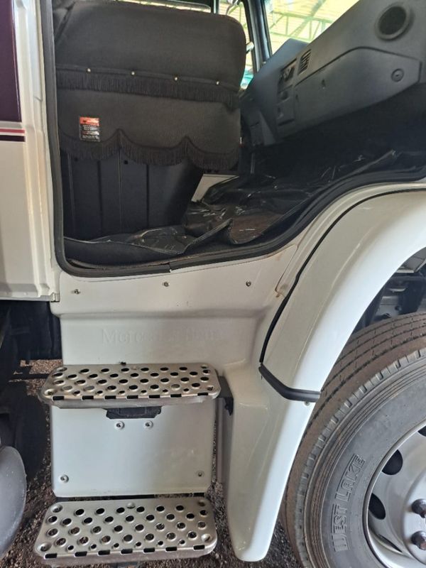 Mercedes-Benz 1318 L-1318 Caçamba 2009/2009 CAMINHÕES & CAMIONETAS PASSO FUNDO / Carros no Vale Mercedes-Benz 1318 L-1318 Caçamba 2009/2009 CAMINHÕES & CAMIONETAS PASSO FUNDO / Carros no Vale