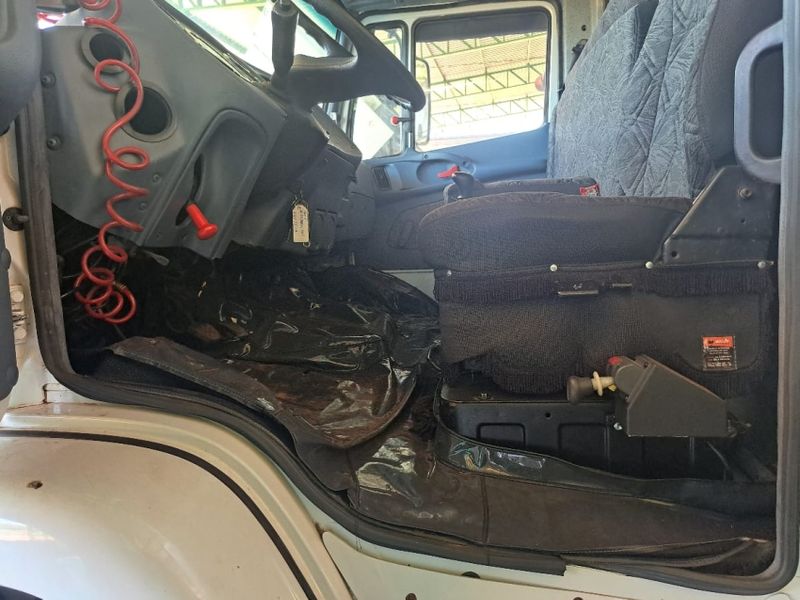 Mercedes-Benz 1318 L-1318 Caçamba 2009/2009 CAMINHÕES & CAMIONETAS PASSO FUNDO / Carros no Vale Mercedes-Benz 1318 L-1318 Caçamba 2009/2009 CAMINHÕES & CAMIONETAS PASSO FUNDO / Carros no Vale