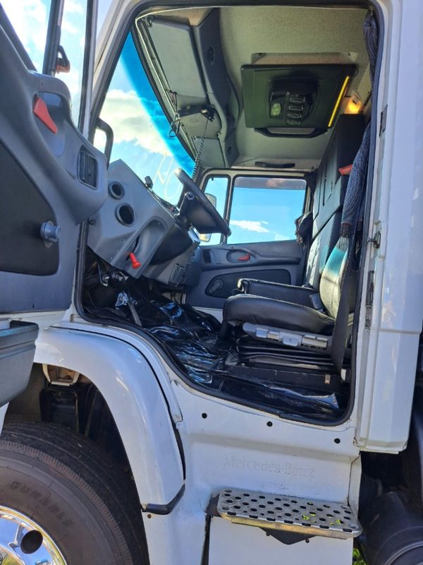 Mercedes-Benz 1620 L-1620 3-Eixos Graneleiro 2006/2006 CAMINHÕES & CAMIONETAS PASSO FUNDO / Carros no Vale