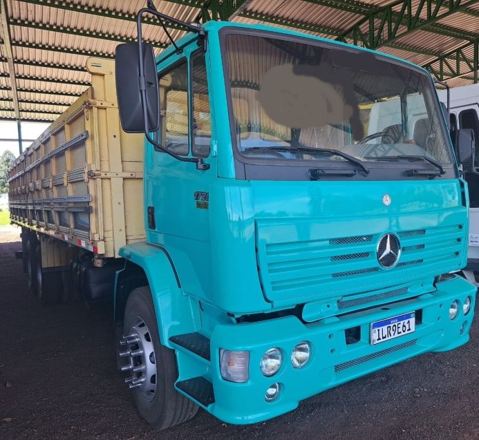 Mercedes-Benz 1720 MB 1720 6X2 Graneleiro 2004/2004 CAMINHÕES & CAMIONETAS PASSO FUNDO / Carros no Vale Mercedes-Benz 1720 MB 1720 6X2 Graneleiro 2004/2004 CAMINHÕES & CAMIONETAS PASSO FUNDO / Carros no Vale