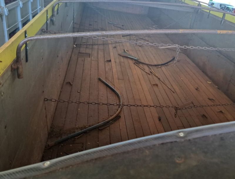 Mercedes-Benz 1720 MB 1720 6X2 Graneleiro 2004/2004 CAMINHÕES & CAMIONETAS PASSO FUNDO / Carros no Vale Mercedes-Benz 1720 MB 1720 6X2 Graneleiro 2004/2004 CAMINHÕES & CAMIONETAS PASSO FUNDO / Carros no Vale