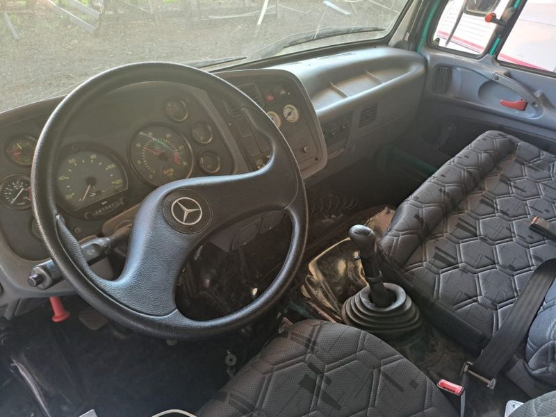 Mercedes-Benz 1720 MB 1720 6X2 Graneleiro 2004/2004 CAMINHÕES & CAMIONETAS PASSO FUNDO / Carros no Vale Mercedes-Benz 1720 MB 1720 6X2 Graneleiro 2004/2004 CAMINHÕES & CAMIONETAS PASSO FUNDO / Carros no Vale