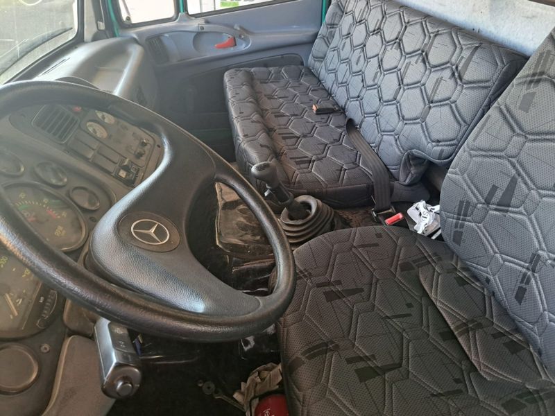 Mercedes-Benz 1720 MB 1720 6X2 Graneleiro 2004/2004 CAMINHÕES & CAMIONETAS PASSO FUNDO / Carros no Vale Mercedes-Benz 1720 MB 1720 6X2 Graneleiro 2004/2004 CAMINHÕES & CAMIONETAS PASSO FUNDO / Carros no Vale