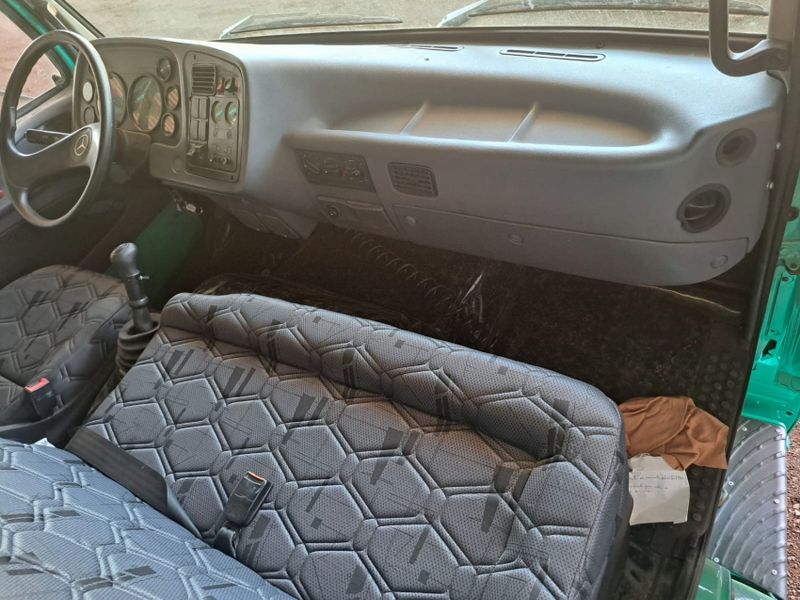 Mercedes-Benz 1720 MB 1720 6X2 Graneleiro 2004/2004 CAMINHÕES & CAMIONETAS PASSO FUNDO / Carros no Vale Mercedes-Benz 1720 MB 1720 6X2 Graneleiro 2004/2004 CAMINHÕES & CAMIONETAS PASSO FUNDO / Carros no Vale