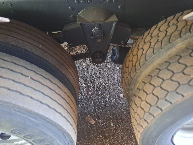 Mercedes-Benz 1720 MB 1720 6X2 Graneleiro 2004/2004 CAMINHÕES & CAMIONETAS PASSO FUNDO / Carros no Vale Mercedes-Benz 1720 MB 1720 6X2 Graneleiro 2004/2004 CAMINHÕES & CAMIONETAS PASSO FUNDO / Carros no Vale