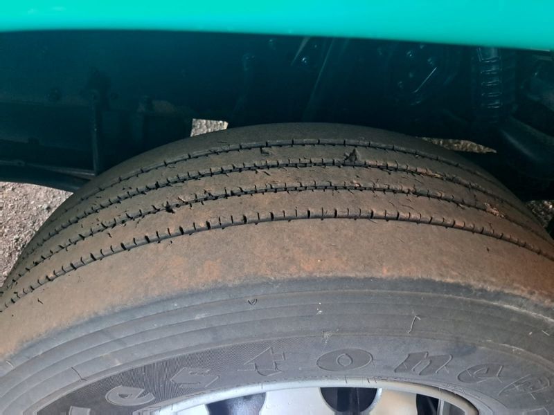 Mercedes-Benz 1720 MB 1720 6X2 Graneleiro 2004/2004 CAMINHÕES & CAMIONETAS PASSO FUNDO / Carros no Vale Mercedes-Benz 1720 MB 1720 6X2 Graneleiro 2004/2004 CAMINHÕES & CAMIONETAS PASSO FUNDO / Carros no Vale