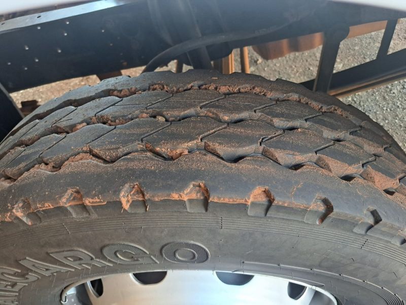 Mercedes-Benz Atego 2425 3-Eixos 2006/2006 CAMINHÕES & CAMIONETAS PASSO FUNDO / Carros no Vale