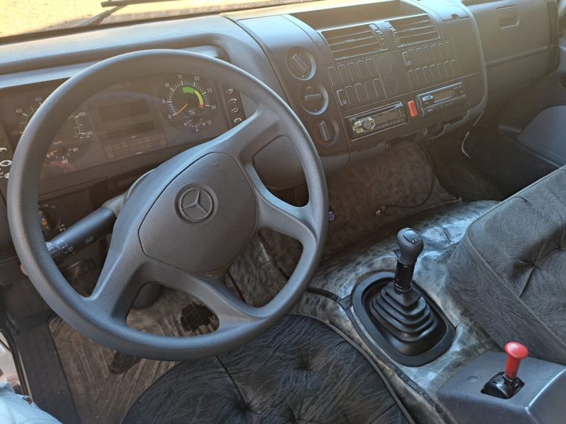 Mercedes-Benz Atego 2425 3-Eixos 2006/2006 CAMINHÕES & CAMIONETAS PASSO FUNDO / Carros no Vale