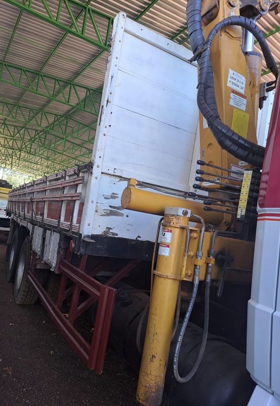 Mercedes-Benz L-2318 6×4 3-Eixos Munck 1993/1993 CAMINHÕES & CAMIONETAS PASSO FUNDO / Carros no Vale