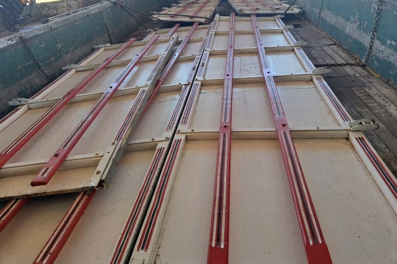 Mercedes-Benz L-2318 6×4 3-Eixos Munck 1993/1993 CAMINHÕES & CAMIONETAS PASSO FUNDO / Carros no Vale