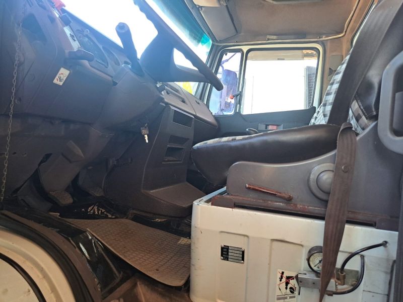 Mercedes-Benz L-2318 6×4 3-Eixos Munck 1993/1993 CAMINHÕES & CAMIONETAS PASSO FUNDO / Carros no Vale