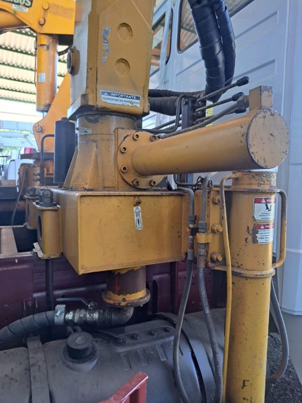 Mercedes-Benz L-2318 6×4 3-Eixos Munck 1993/1993 CAMINHÕES & CAMIONETAS PASSO FUNDO / Carros no Vale