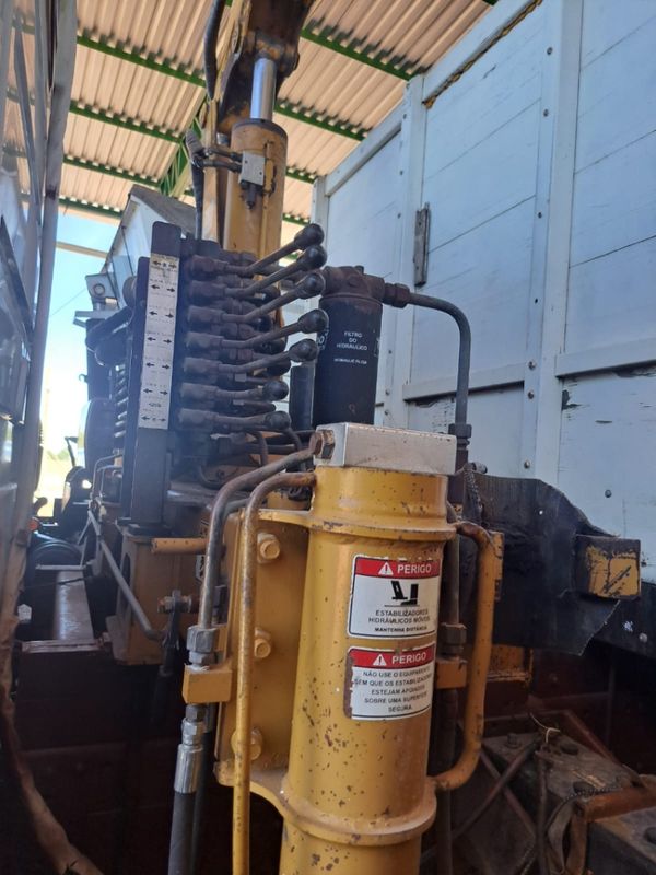 Mercedes-Benz L-2318 6×4 3-Eixos Munck 1993/1993 CAMINHÕES & CAMIONETAS PASSO FUNDO / Carros no Vale