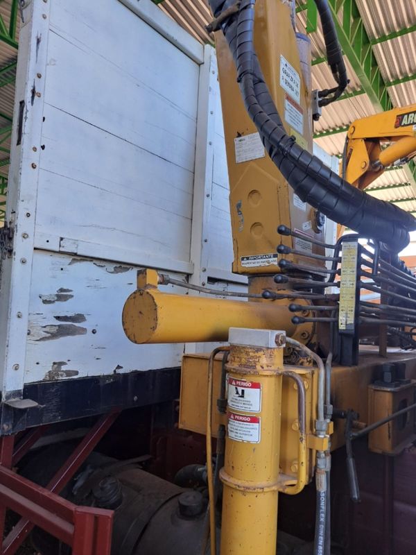 Mercedes-Benz L-2318 6×4 3-Eixos Munck 1993/1993 CAMINHÕES & CAMIONETAS PASSO FUNDO / Carros no Vale