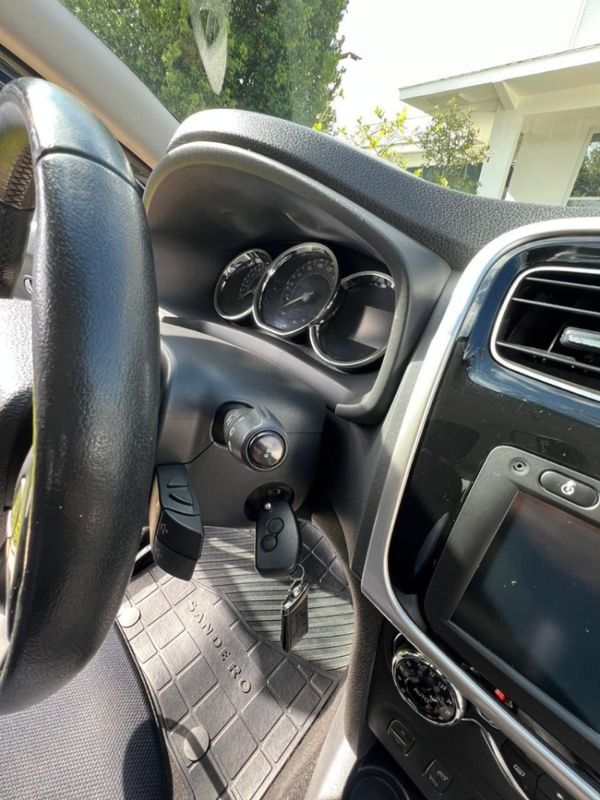 Renault SANDERO 1.6 PRIVILÈGE 8V FLEX 4P MANUAL 2014/2014 CAMINHÕES & CAMIONETAS PASSO FUNDO / Carros no Vale