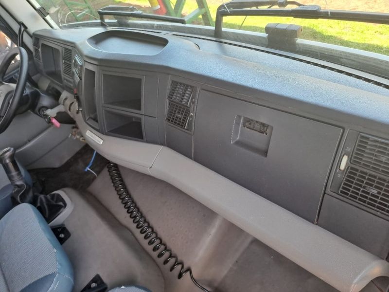 Volkswagen 15180 15-180 E Constellation Caçamba 2007/2007 CAMINHÕES & CAMIONETAS PASSO FUNDO / Carros no Vale