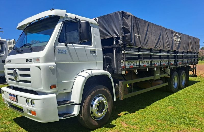 Volkswagen 24220 VW 24-220 Worker T 3-Eixos 2011/2012 CAMINHÕES & CAMIONETAS PASSO FUNDO / Carros no Vale Volkswagen 24220 VW 24-220 Worker T 3-Eixos 2011/2012 CAMINHÕES & CAMIONETAS PASSO FUNDO / Carros no Vale