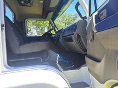 Volkswagen 24220 VW 24-220 Worker T 3-Eixos 2011/2012 CAMINHÕES & CAMIONETAS PASSO FUNDO / Carros no Vale