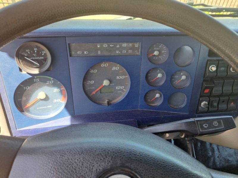 Volkswagen 24220 VW 24-220 Worker T 3-Eixos 2010/2011 CAMINHÕES & CAMIONETAS PASSO FUNDO / Carros no Vale