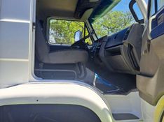 Volkswagen 24220 VW 24-220 Worker T 3-Eixos 2011/2012 CAMINHÕES & CAMIONETAS PASSO FUNDO / Carros no Vale