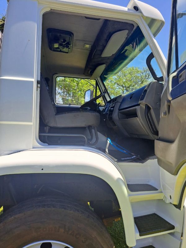 Volkswagen 24220 VW 24-220 Worker T 3-Eixos 2011/2012 CAMINHÕES & CAMIONETAS PASSO FUNDO / Carros no Vale Volkswagen 24220 VW 24-220 Worker T 3-Eixos 2011/2012 CAMINHÕES & CAMIONETAS PASSO FUNDO / Carros no Vale