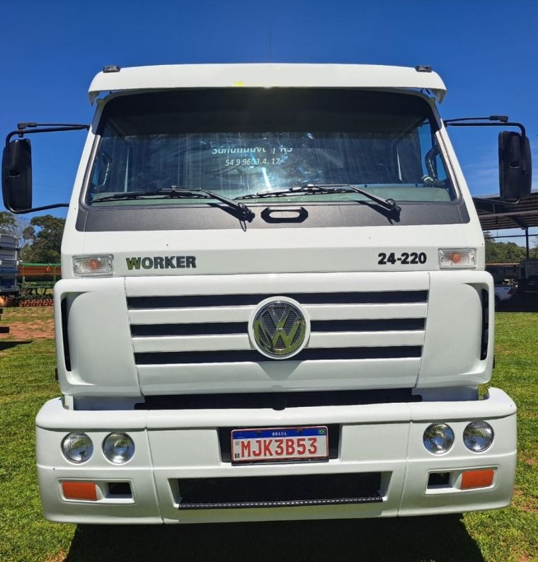Volkswagen 24220 VW 24-220 Worker T 3-Eixos 2011/2012 CAMINHÕES & CAMIONETAS PASSO FUNDO / Carros no Vale Volkswagen 24220 VW 24-220 Worker T 3-Eixos 2011/2012 CAMINHÕES & CAMIONETAS PASSO FUNDO / Carros no Vale
